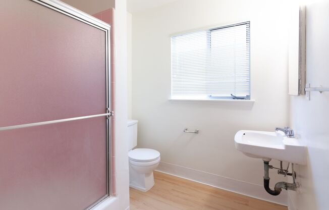Studio, 1 bath, 375 sqft, $1,995, Unit 4