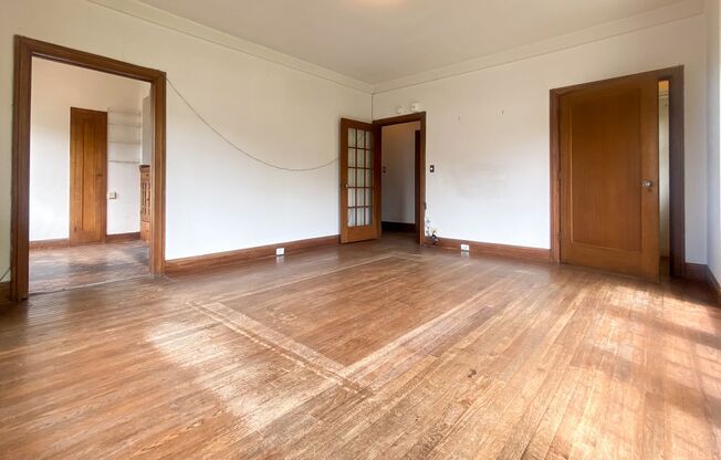 Large 1 Bedroom Near Campus