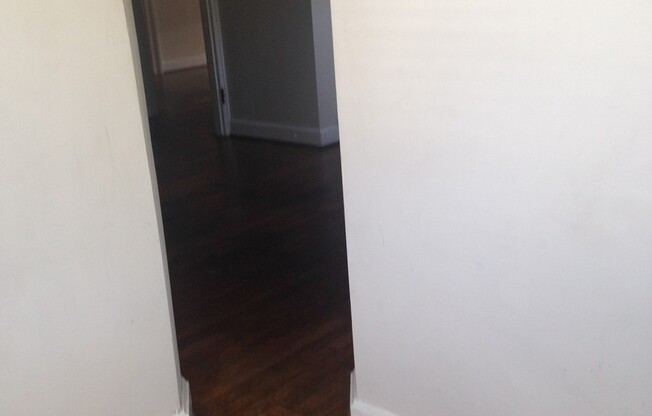 2 beds, 1 bath, $1,700