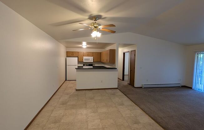 2 beds, 1 bath, 1,100 sqft, $1,319, Unit 1053 8305