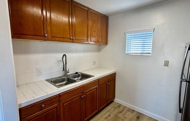 2 beds, 1 bath, $2,350, Unit 3145 Macaulay Street