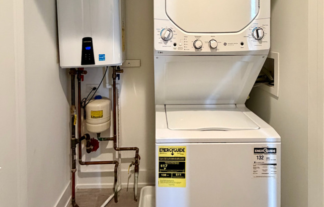 2 beds, 1 bath, 750 sqft, $2,695, Unit 12