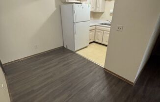 1 bed, 1 bath, 700 sqft, $899, Unit Custer-314