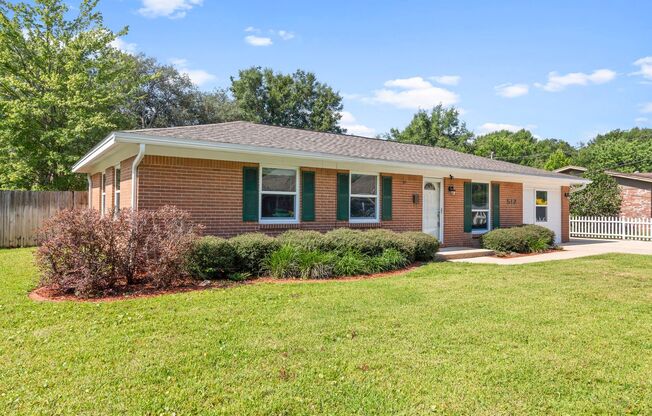 Beautiful home in the heart of Niceville!!