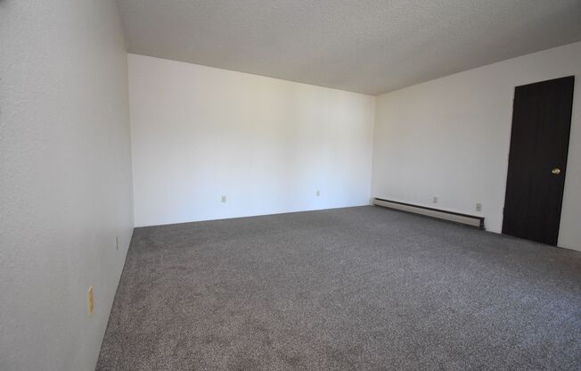 2 beds, 1 bath, $1,600, Unit 41