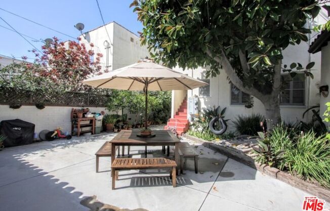 1114 S CLARK DR
