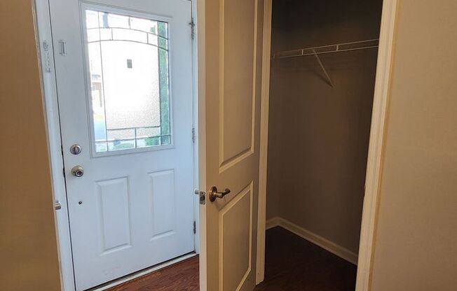 4 Bedroom Cary Townhome! Great Location, New Carpet & Paint Throughout!