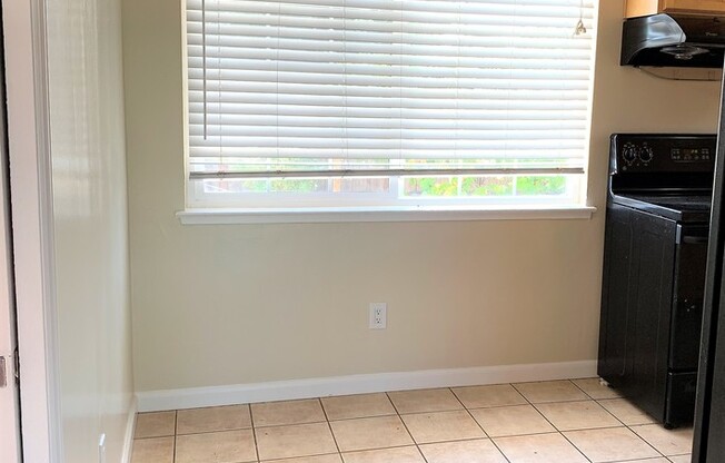 3 Bedroom Home- Laminate Floors- Central AC- Top Schools - Small Dogs allowed with owners approval