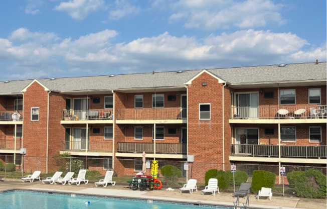 Colonial Point Apartments