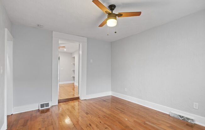 1 bed, 1 bath, 850 sqft, $1,300, Unit 4556 Carroll Street 1