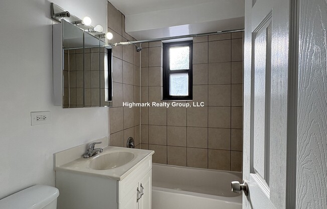 7328 N. Ridge, Unit 2E