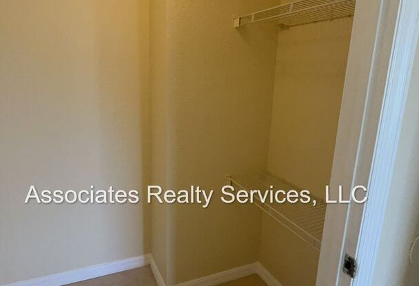 1 bed, 1 bath, $925, Unit Unit 1014