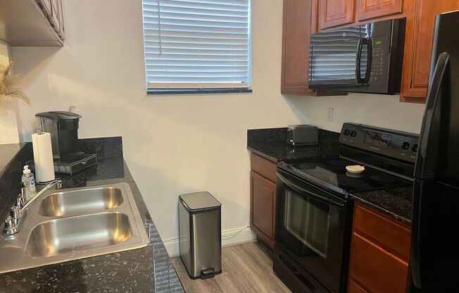 2 beds, 1 bath, 1,100 sqft, $1,900, Unit Unit 3