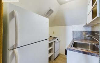 2 beds, 1 bath, $1,700, Unit UNIT B