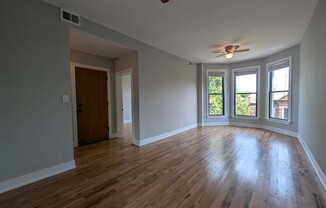 627 W Oakdale Ave