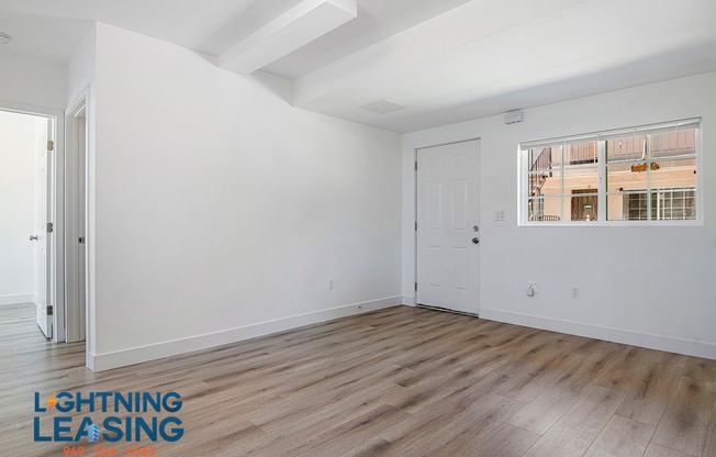 10521 1/2 S FIGUEROA ST