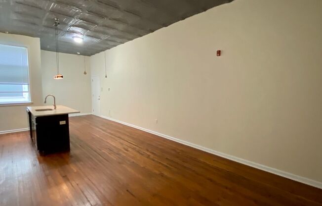 Studio, 1 bath, 653 sqft, $999, Unit 409 Unit 203