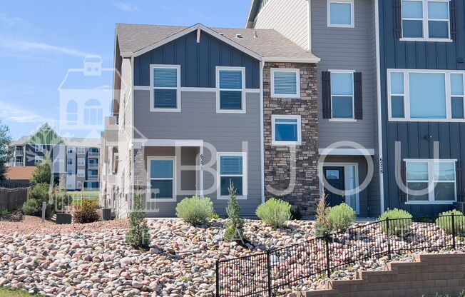 Beautiful Townhome across from Cumbre Vista Park