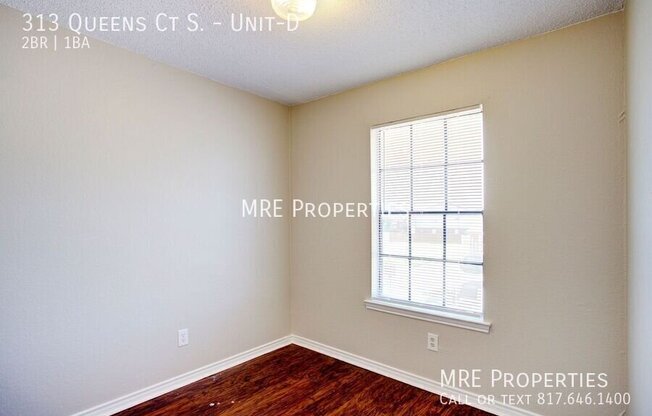 313 QUEENS CT S