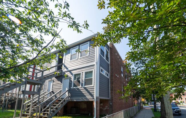 Move In Ready 2 BD 1 BA close to Metro, Shopping, & More!