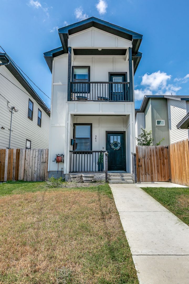 3-BEDROOM NEW CONSTRUCTION IN DENVER HEIGHTS