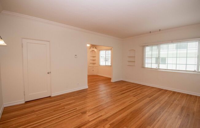 4033-4047.5 Albatross Street