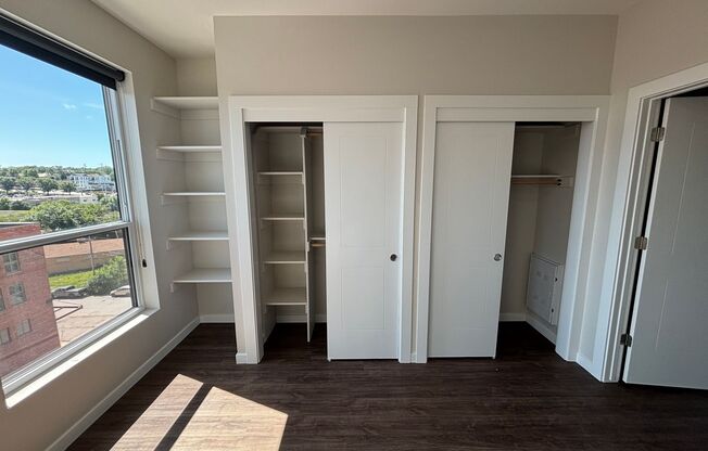 2 beds, 2 baths, 957 sqft, $1,725, Unit 417 - B1120 Corner Unit