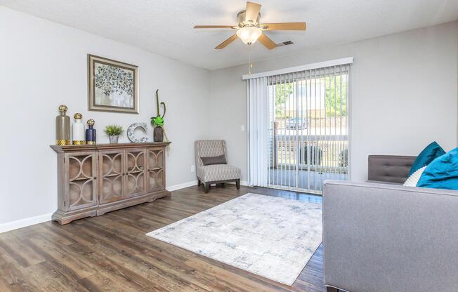 2 beds, 2 baths, 1,070 sqft, $1,129