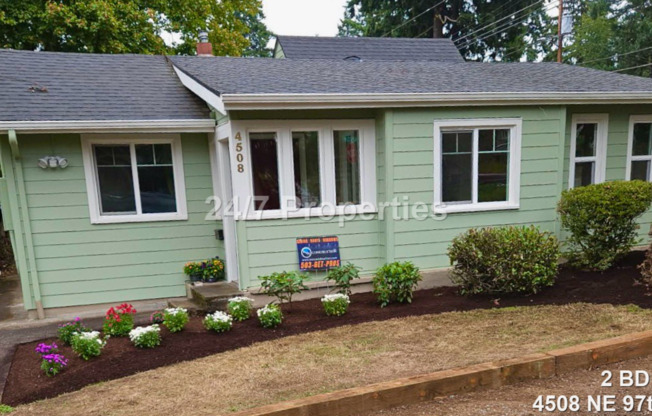 Nostalgic 2 BD | 2 BA House w/ Large Backyard - NE PDX