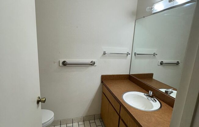 3 beds, 2.5 baths, $1,750, Unit Unit 17