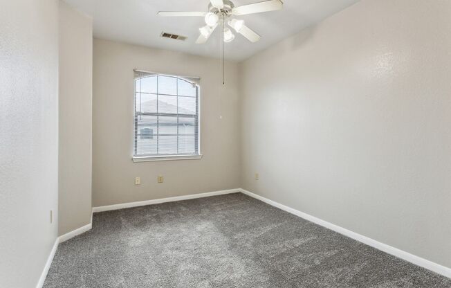 2 beds, 1 bath, 787 sqft, $1,082