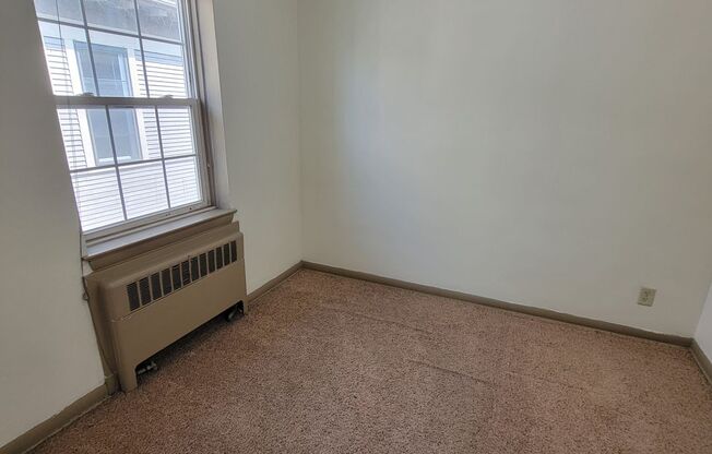 1 bed, 1 bath, $1,050, Unit JOHNSON #7