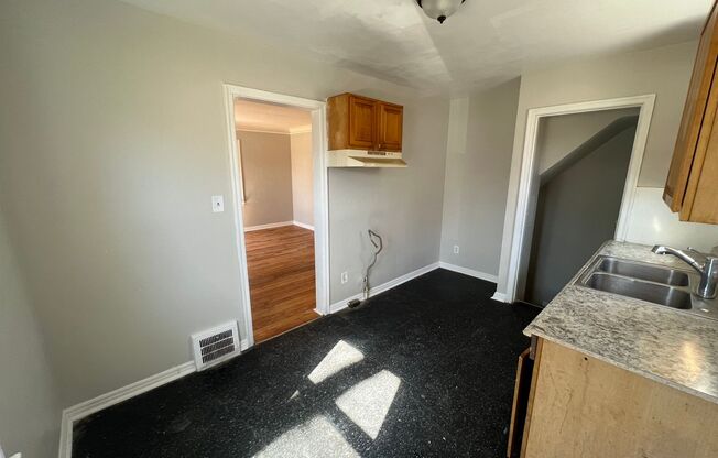 3 beds, 1 bath, $975