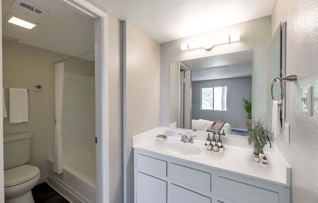 2 beds, 2 baths, 840 sqft, $1,299, Unit 215