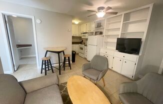 2 beds, 1 bath, $1,100, Unit # 25