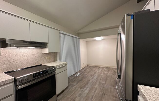 2 beds, 2 baths, $2,500, Unit 4369