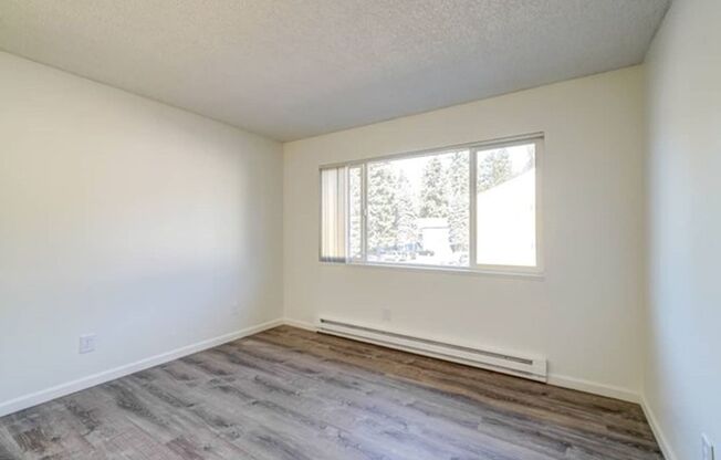 2 beds, 1 bath, 1,014 sqft, $2,210, Unit 100