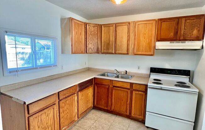 3 beds, 1 bath, $950