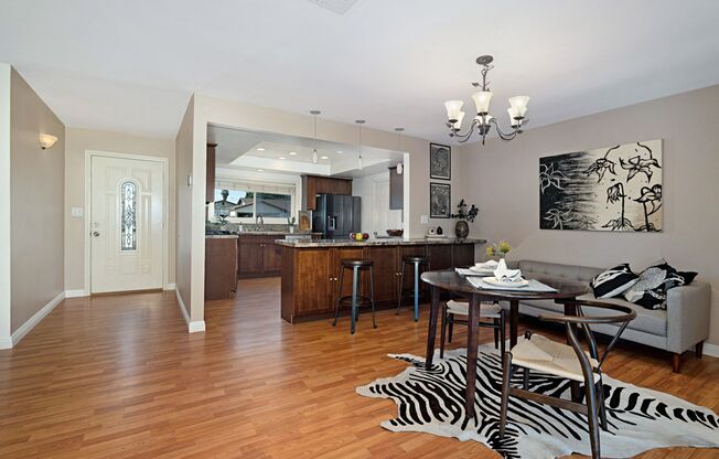 Beautiful 3BD 2BA House Sitting on Over 1/4 Acre of Land/Central A/C, R/V Parking/Walking Distance to Santee Lakes