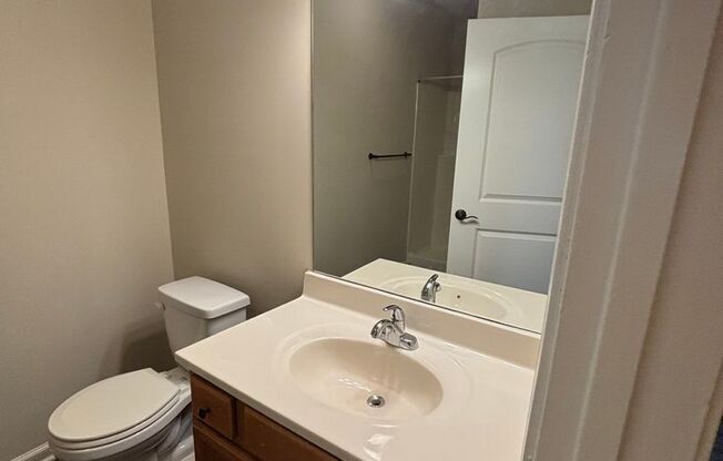 2 beds, 2 baths, 927 sqft, $915, Unit F3