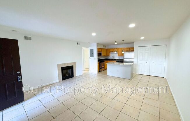 315 Lakepointe Dr #301