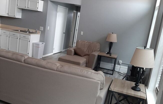 2 beds, 1 bath, $1,000, Unit 516-3A