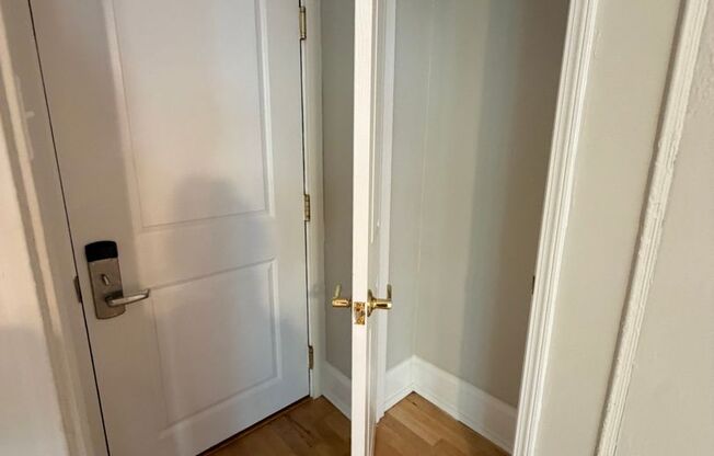 2 beds, 1 bath, 800 sqft, $1,475, Unit 200
