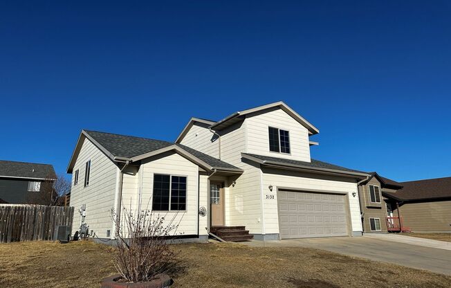 4 BED | 3 BATH | TRI-LEVEL | DOUBLE GARAGE | RAPID VALLEY