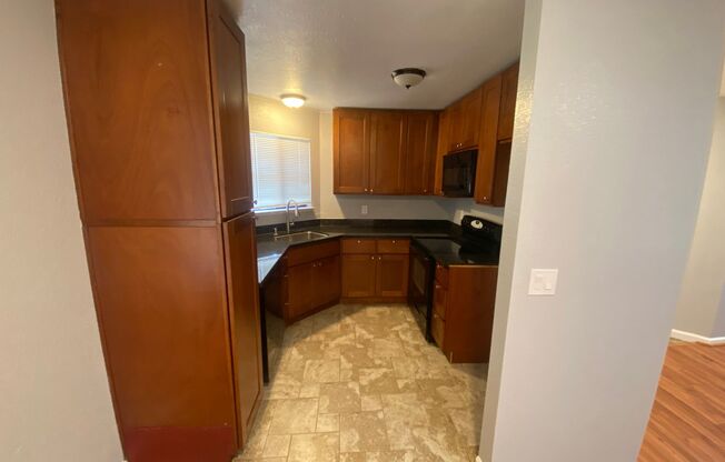 Great 2 bed 1 bath Condo in Hercules -- AVAILABLE NOW !!