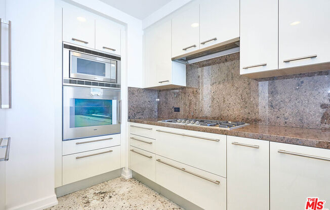 1 bed, 2 baths, 1,000 sqft, $6,195, Unit 31E