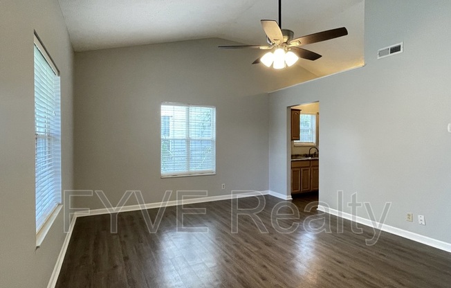 1006 LOOBY CIR