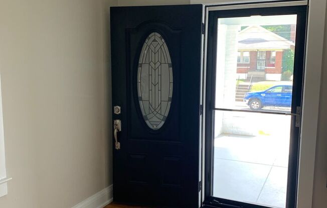Beautiful 2 Bedroom 1 Bath, Newly Updated!