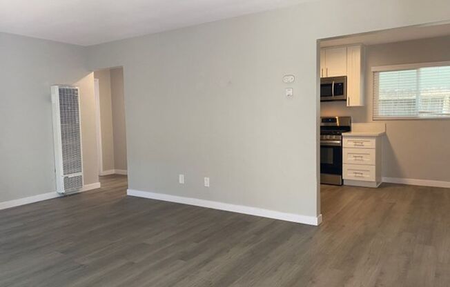 Charming 2 Bedroom in University Heights with Onsite Laundry ~Cats OK~