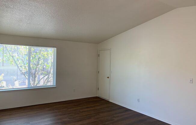 1 bed, 1 bath, 575 sqft, $1,200, Unit A